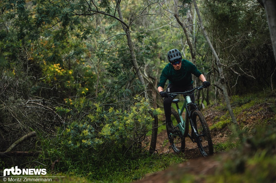 Das kurze Heck sorgt in Kombination mit dem aktiven Hinterbau in engen, verschlungenen Passagen für ein sehr manövrierbares und agiles Bike.