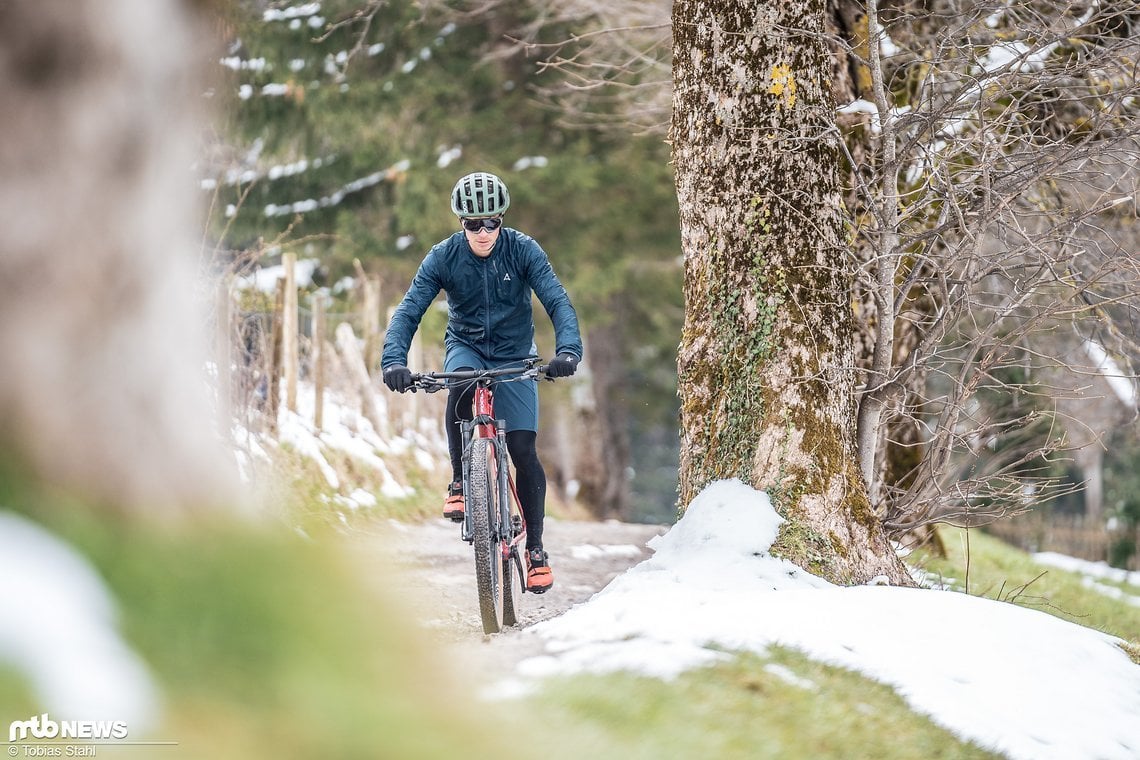 Mit dem Mountainbike lassen sich auch steile Anstiege bequem erklimmen