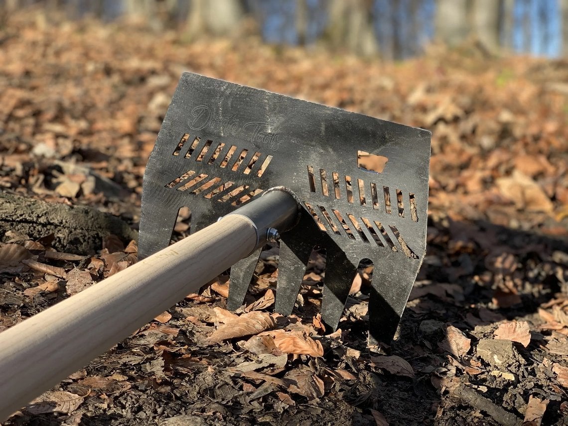 Trailpflege leicht gemacht – im wahrsten Sinne des Wortes: Mit dem Dörte Multitool Light.