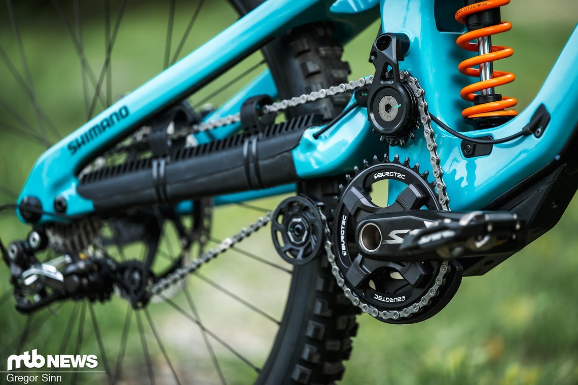 Hierbei handelt es sich um ein High-Pivot-Bike mit 6-Gelenker-Hinterbau.