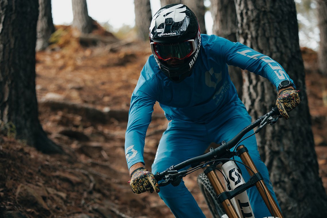 scott-sports-scott-dh-factory-2021-bike-actionImage-by-riley-matthewsShimano x Scott by Riley Matthews-10