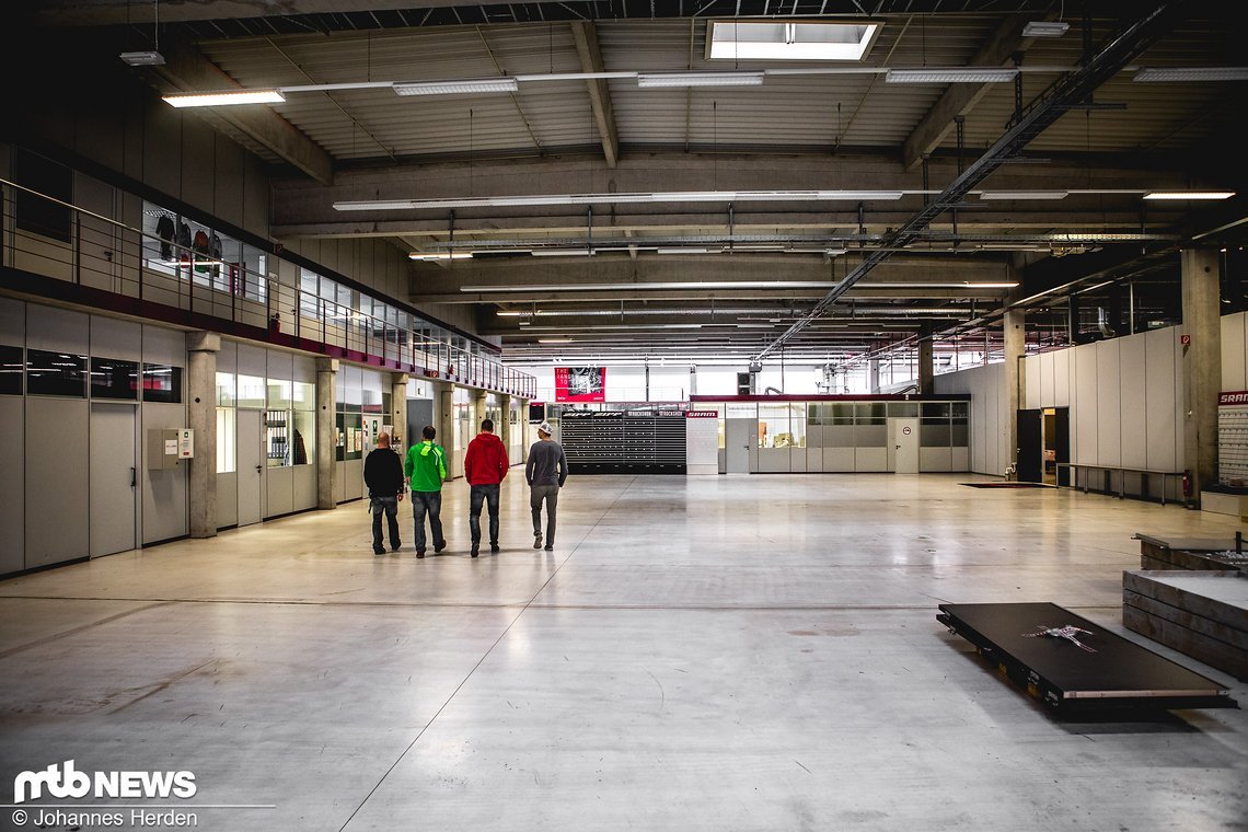 ...und große, aktuell leere Hallen