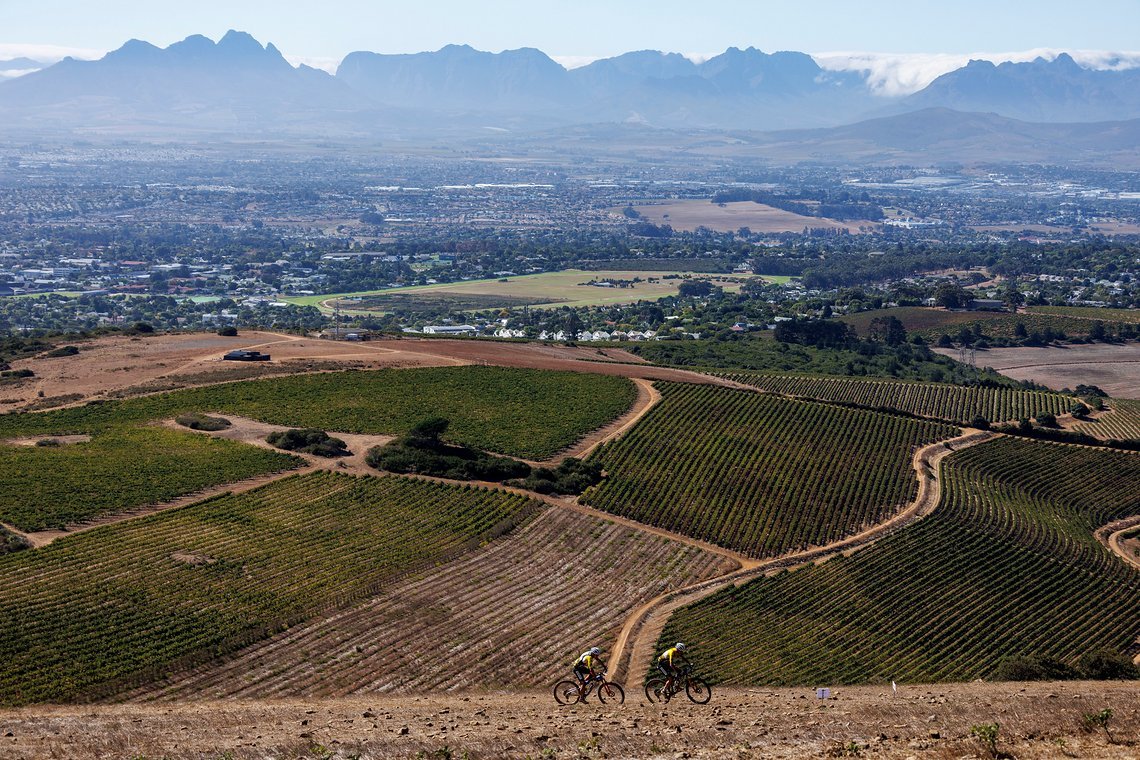 Das wars von Tag zwei. Morgen geht es in einem Point-to-Point-Zeitfahren vom Meernedal Wine Estate über 63 Kilometer nach Paarl. Spannung ist garantiert!