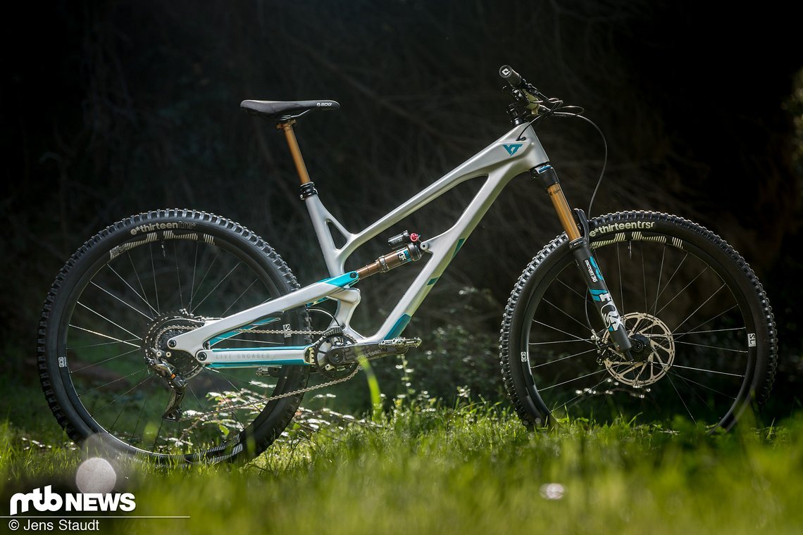 Eine Rückkehr als Silberpfeil: YT schickt mit dem komplett überarbeiteten Jeffsy eine neue Variante ihres Trailbikes ins Rennen
