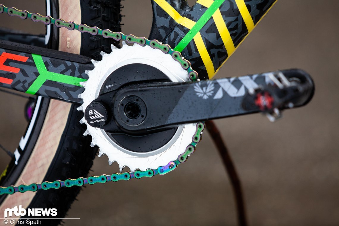 Am Rad von Ferrand-Prevot befindet sich auch ein Prototyp des integrierten Blackbox-Powermeters von SRAM