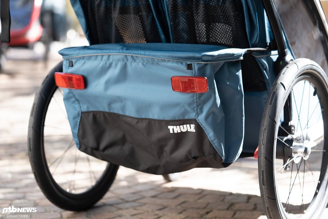 Die Tasche am Heck des Thule Chariot Cross fällt unter den Zweisitzern relativ klein aus