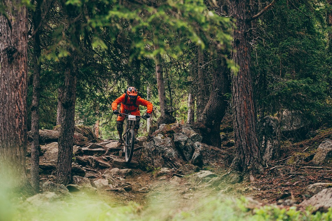Eine echte Perle: Der Kleble Alm Trail muss aus eigener Kraft erarbeitet werden und belohnt mit feinstem Waldboden, Wurzeln und Steinen