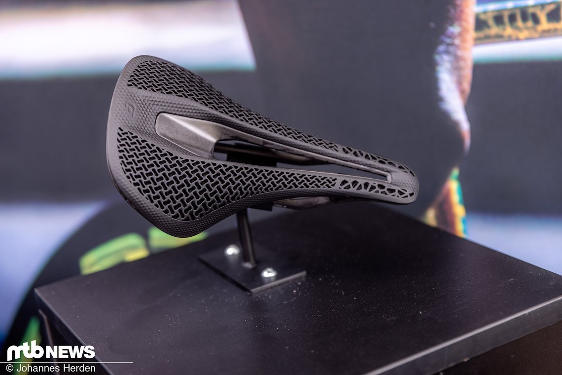 Cadex, die Komponentenmarke von Giant, hat ab sofort einen neuen 3D-gedruckten Sattel im Programm.