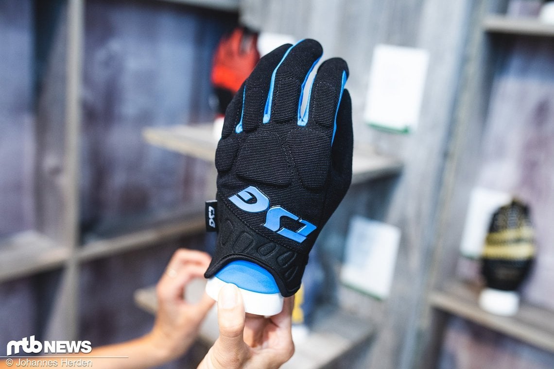 Der „Trail S Glove“ ist ein Freeride-Handschuh mit Extra-Protektoren auf den Knöcheln