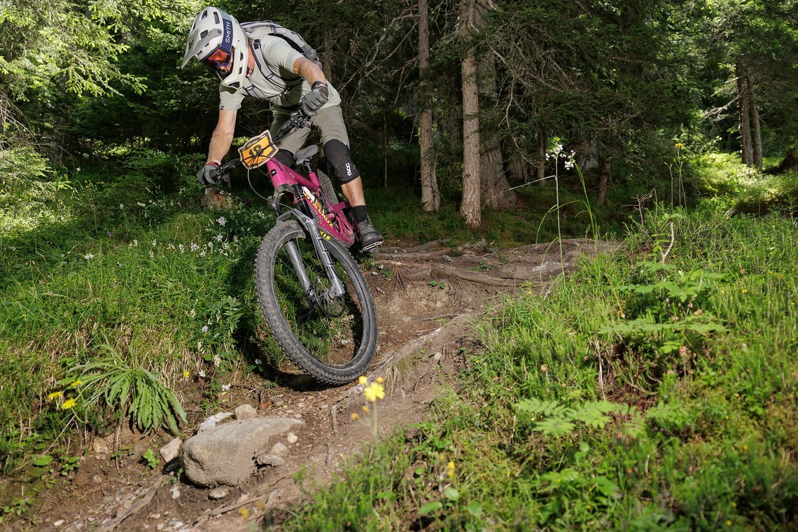 56 - Auch Max ist bis zur drittletzten Stage noch auf Podiumskurs  Dann bremst ihn ein heftiger Sturz aus und er wird am Ende Vierter  Foto (c) Dominik Täuber jpg