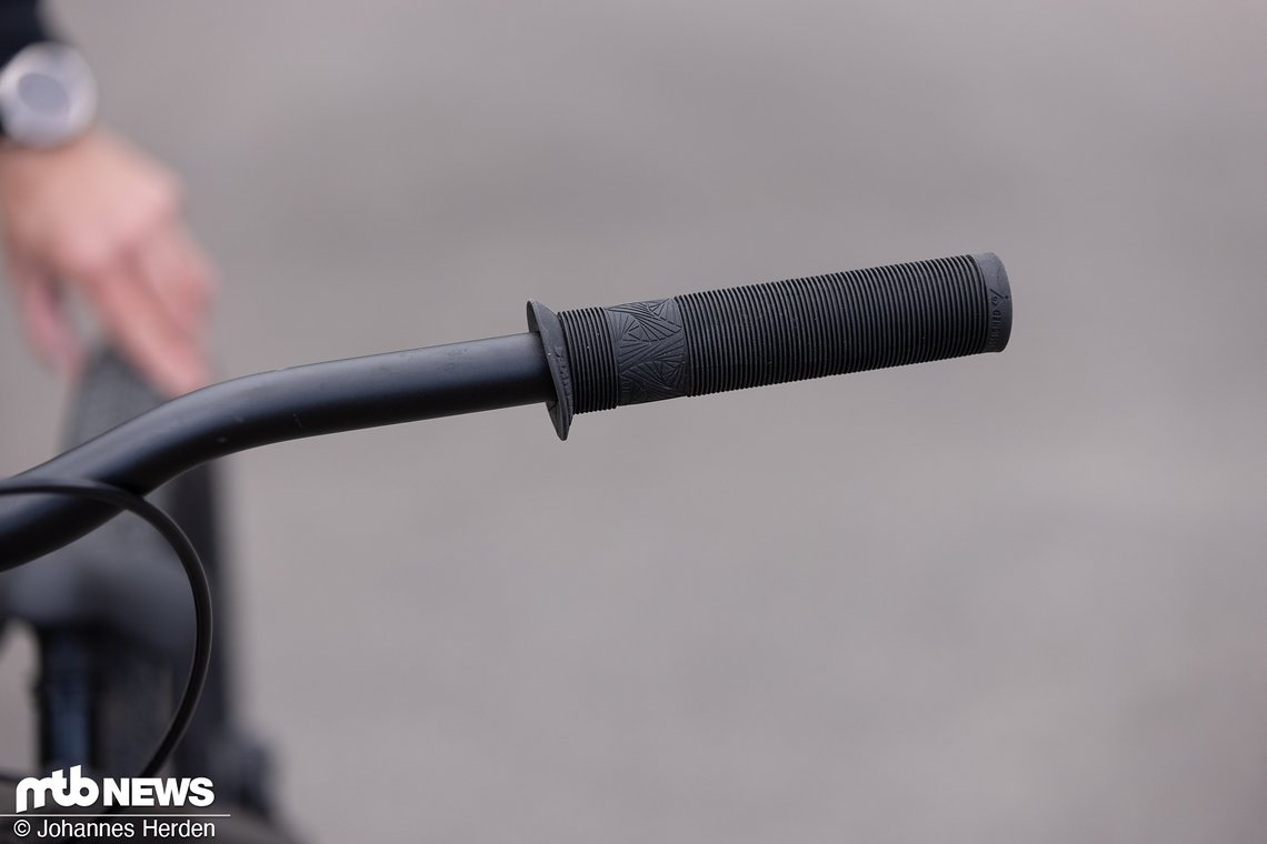 DMR und Propain setzen auf Push-On-Griffe statt Lock-On
