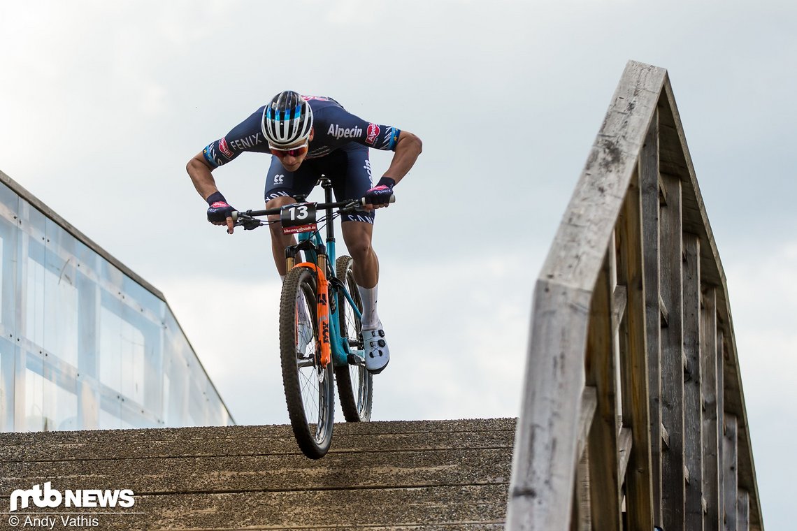 Doch schon in Runde 2 ergriff der Top-Favorit Mathieu van der Poel die Flucht