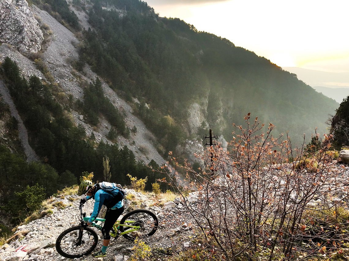  Je näher es zur Küste geht, desto steiniger werden die Trails.