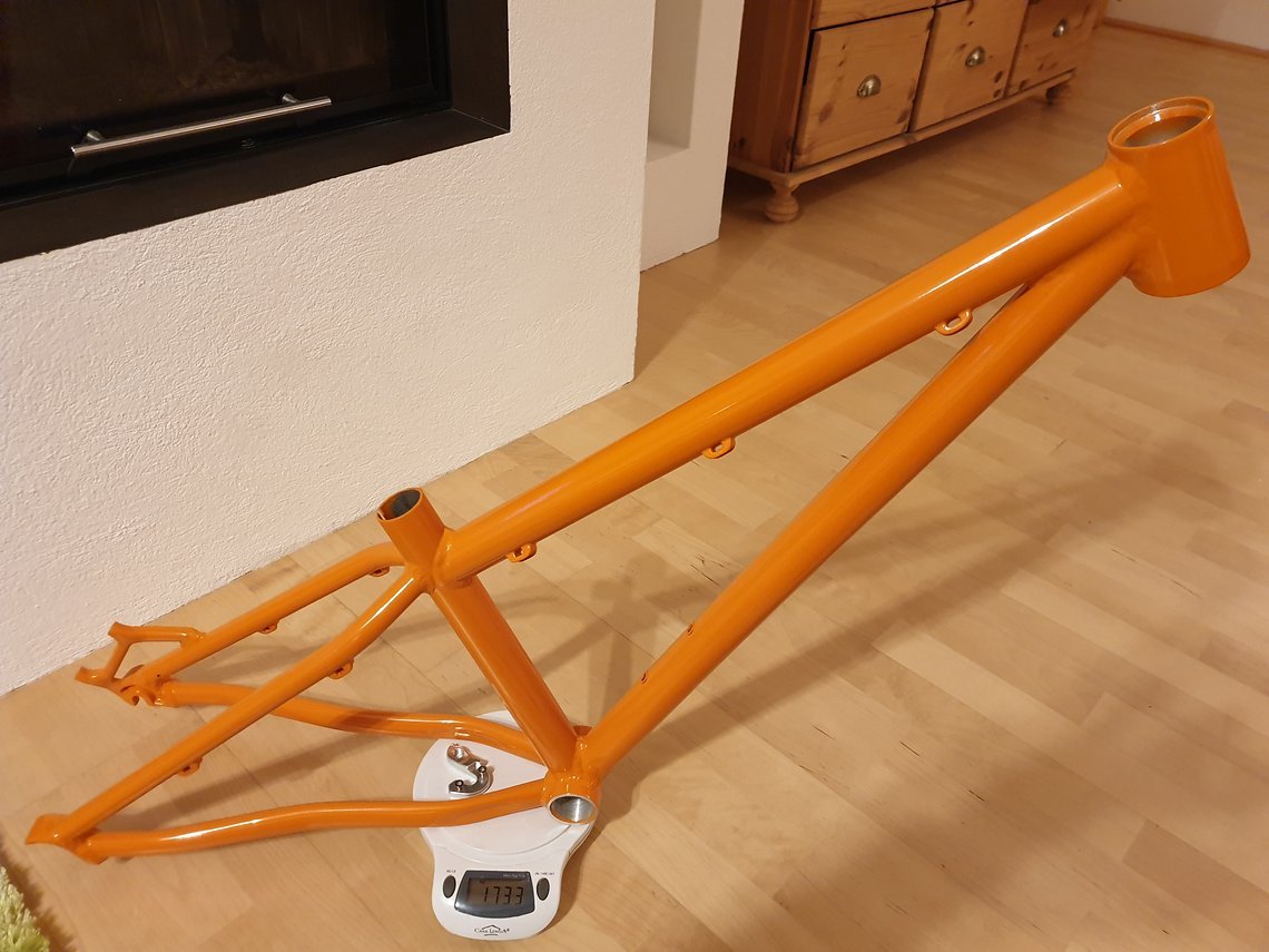 Der Rahmen stammt aus dem Hause Mworx und ist mit 24"- und 26"-Laufrädern kompatibel