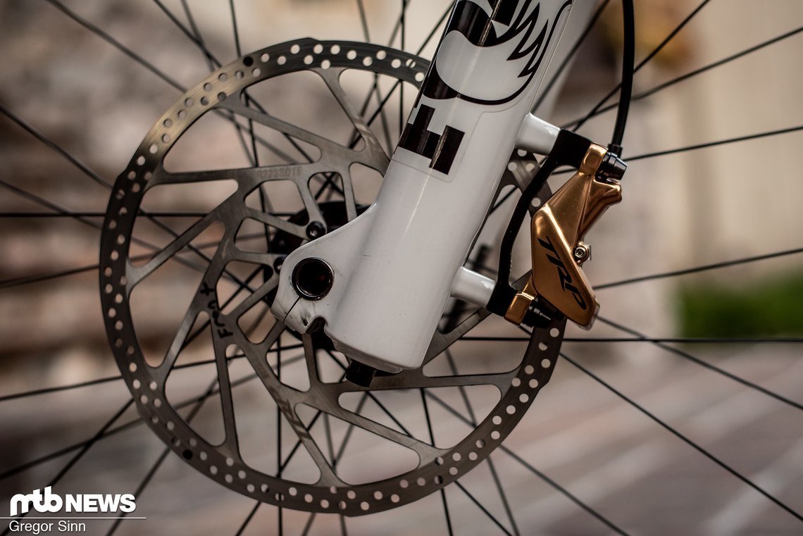 220 mm-Scheiben sorgen für das nötige Plus an Bremspower.