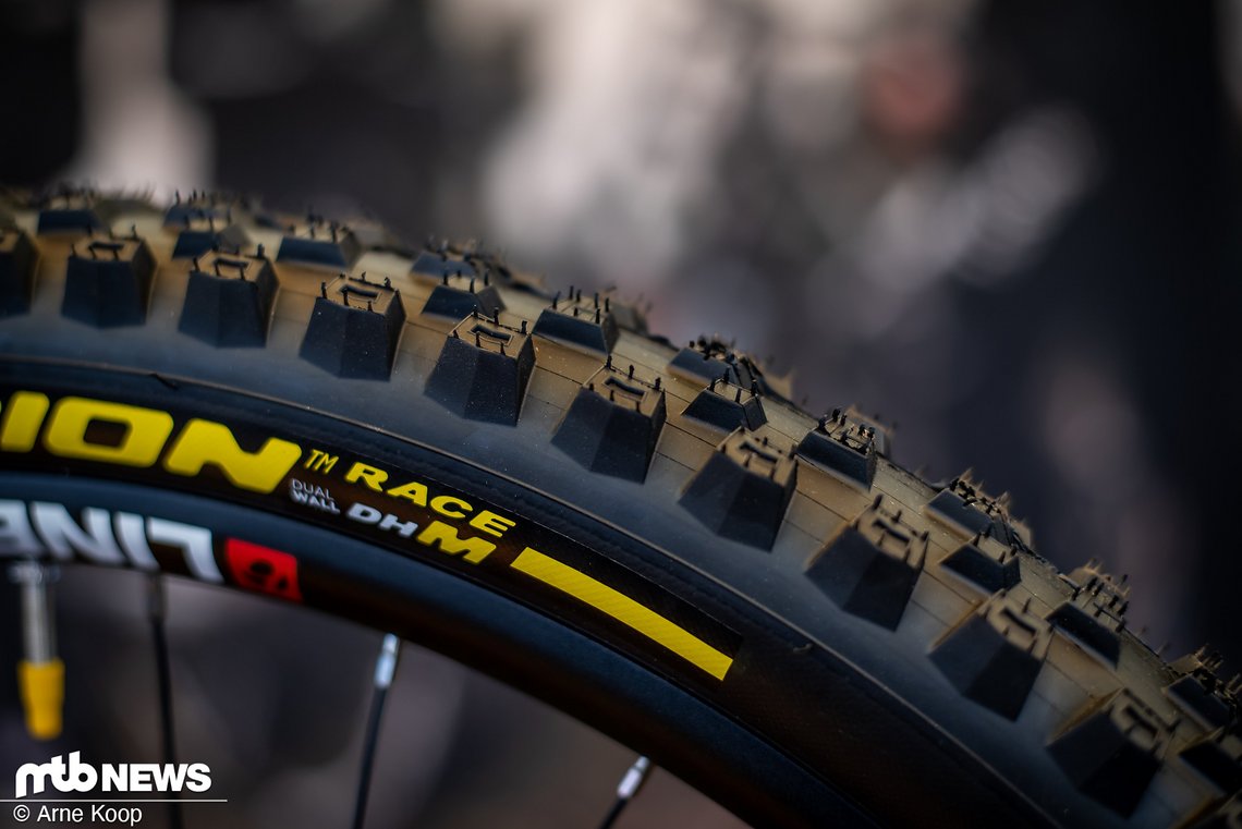 Pirelli Scorpion Race M mit Downhill Karkasse.