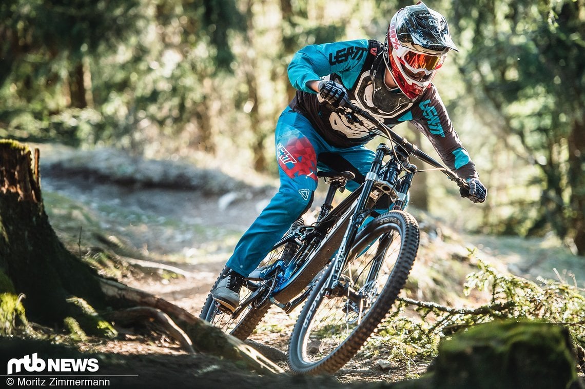 Gregor bevorzugt seine Cleats auf dem Downhill-Bike etwas weiter hinten als auf dem Trailbike