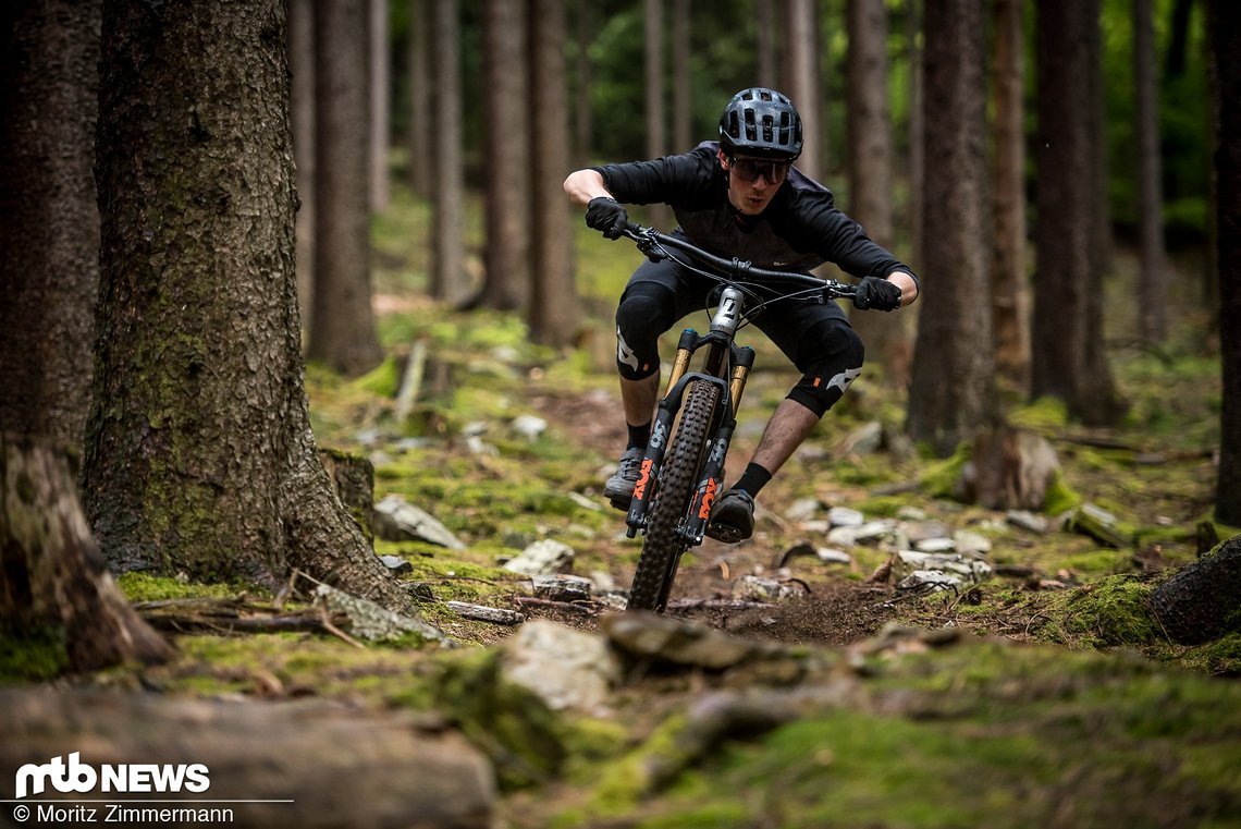 Auf sehr ruppigen und schnellen Trails kann man den Hinterbau des Propain Hugene ans Limit bringen