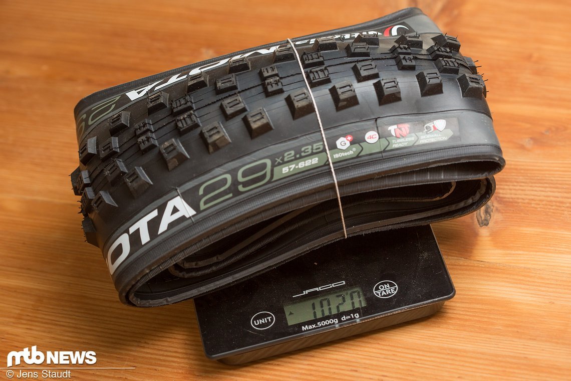 1.020 Gramm bringt der Vittoria Mota in 29 x 2,35" auf die Waage