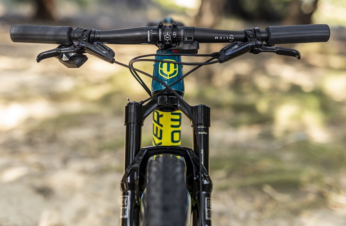 Auch am Cockpit finden sich in erster Linie Parts von SRAM wieder