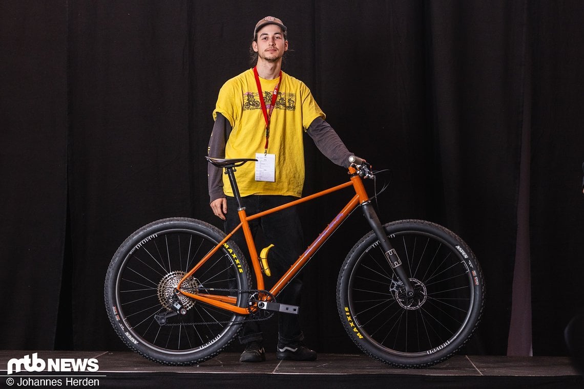 Alonukis Cycles brachten ein spezielles MTB samt Bananenhalter mit.