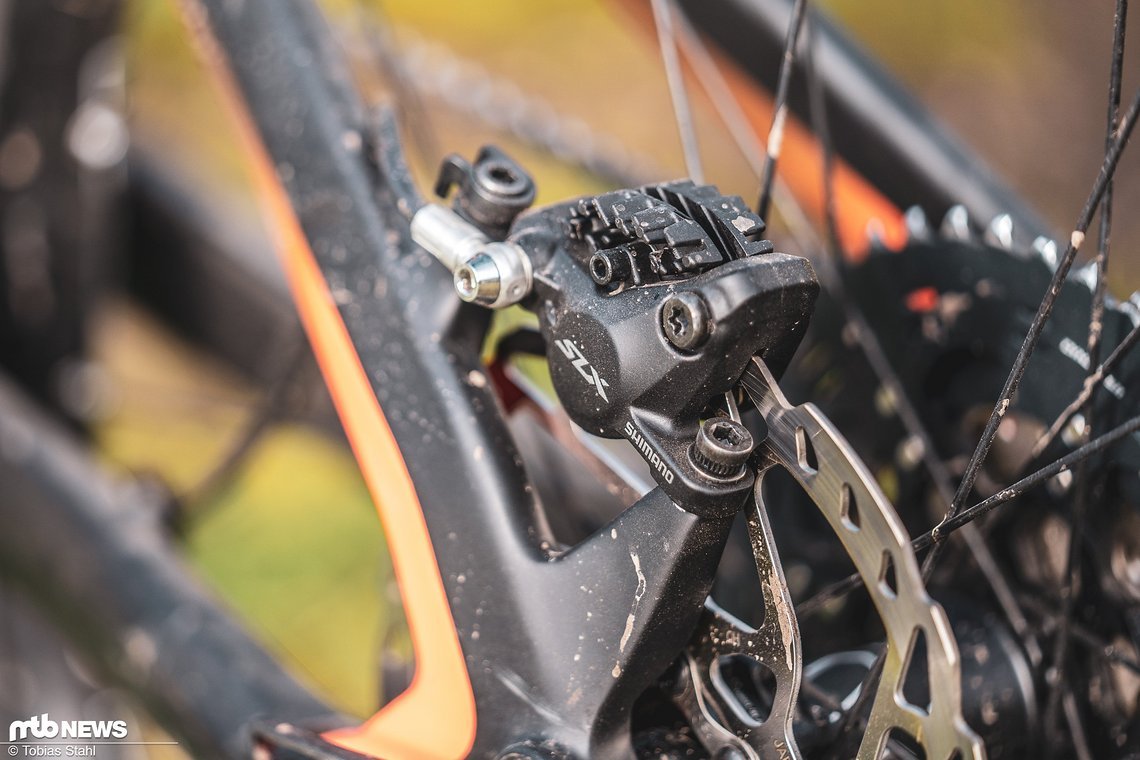Die Shimano SLX-Scheibenbremse mit ihren zwei Kolben wird wenig besungen