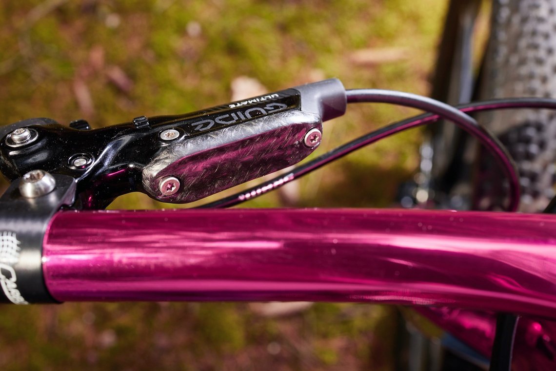 Tom kombiniert SRAM Guide-Hebel mit Level-Bremssätteln