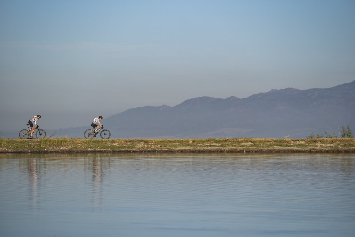 Riders ride along a dam wall during Stage 5 of the 2024 Absa Cape Epic Mountain Bike stage race from CPUT, Wellington to CPUT, Wellington, South Africa on 22 March 2024. Photo by Dom Barnardt /Cape Epic
PLEASE ENSURE THE APPROPRIATE CREDIT IS GIVEN T