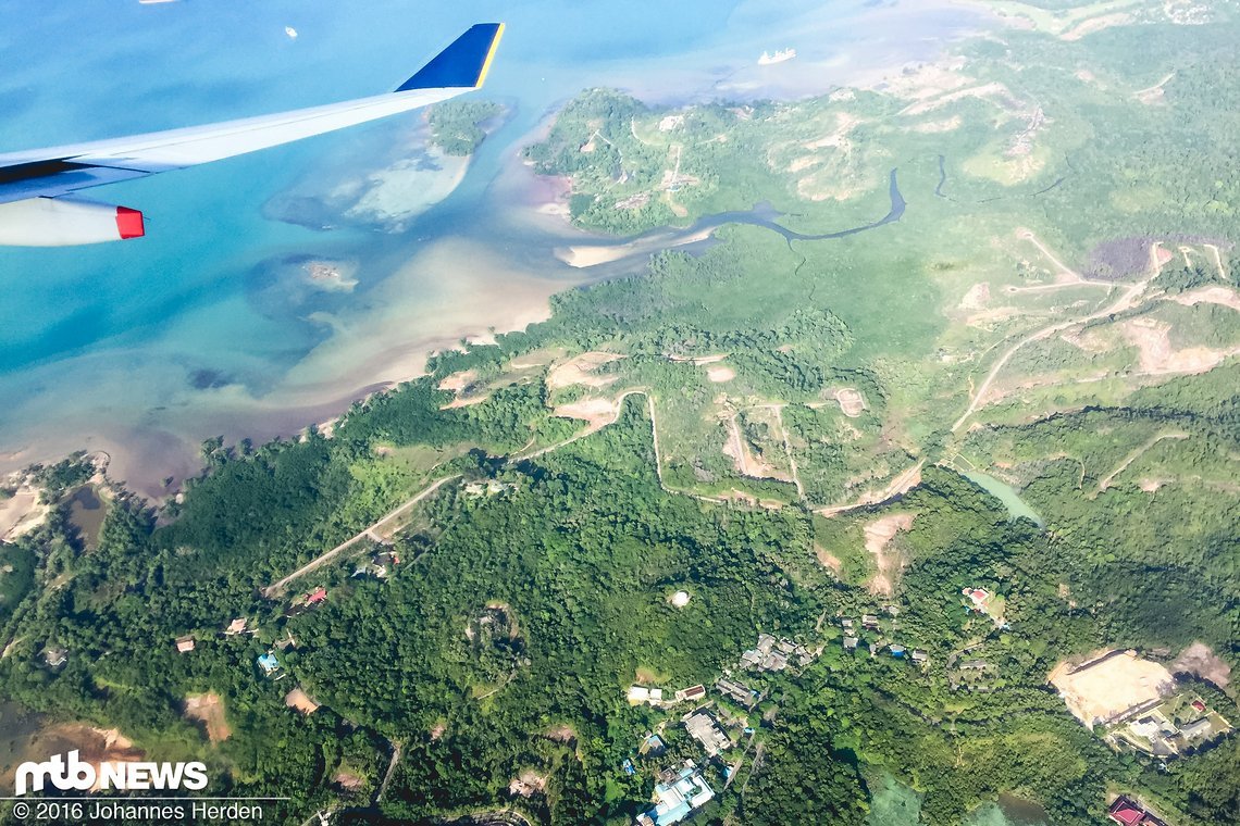 Anflug auf Singapur. Sehr viel Grün