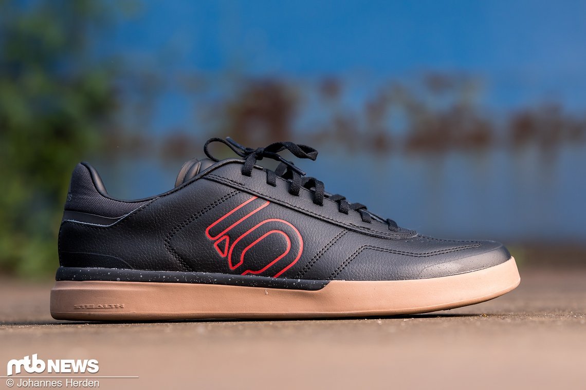 Bikeschuh oder Sneaker? Der Adidas Five Ten Sleuth DLX ist irgendwie beides