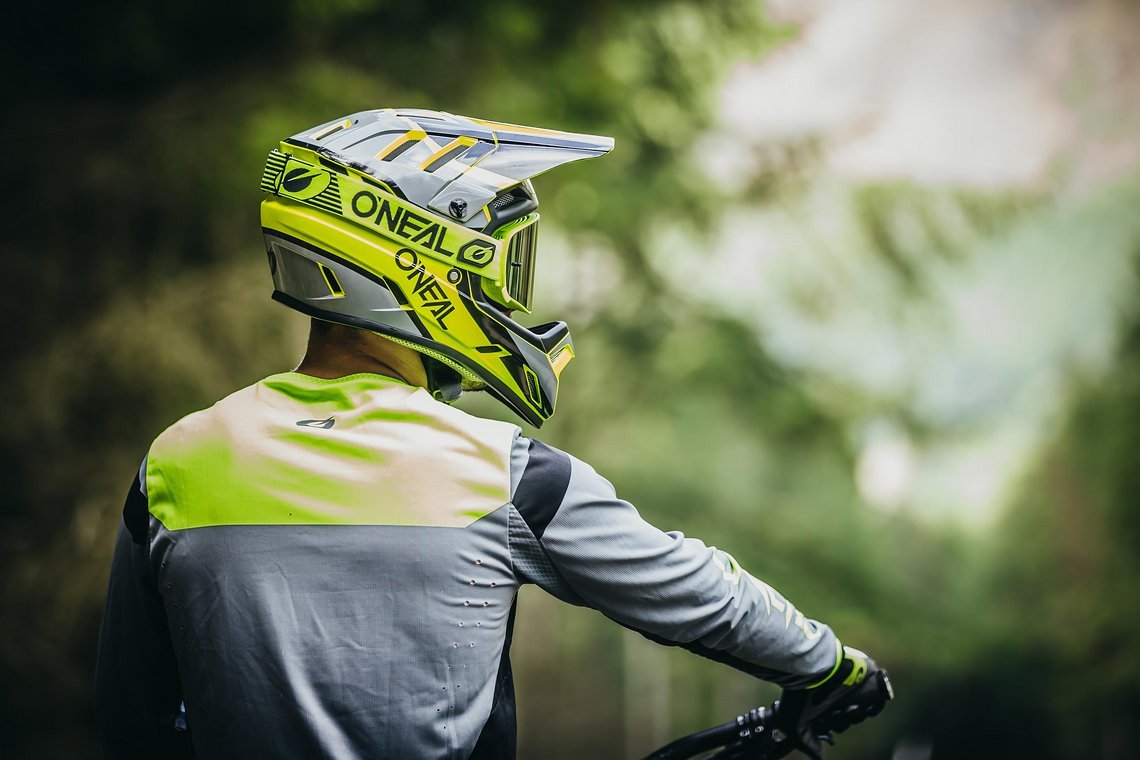 oneal 2022 bike backflip-helmet-strike element-fr-jersey amx-glove b-50-goggle 6