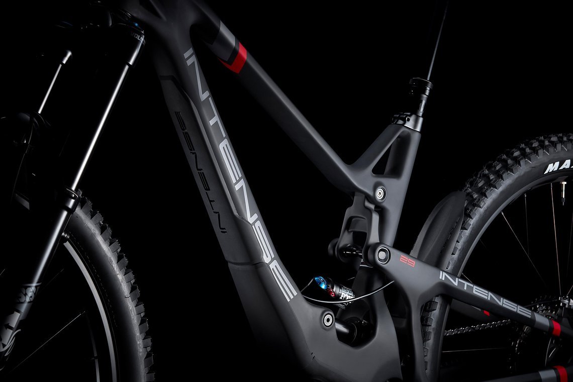 Der JS Tuned Hinterbau soll für eine überragende Performance im Up- sowie Downhill sorgen.