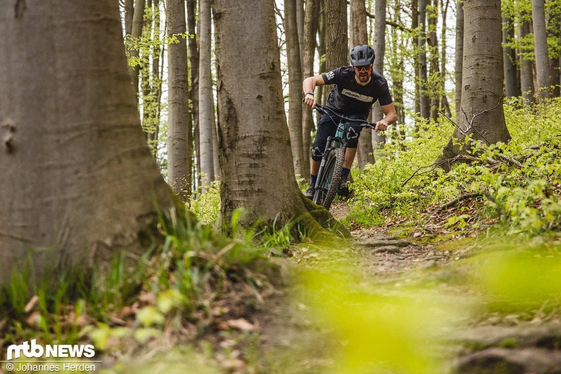 Locker bügelt die Psylo über die Hometrails.