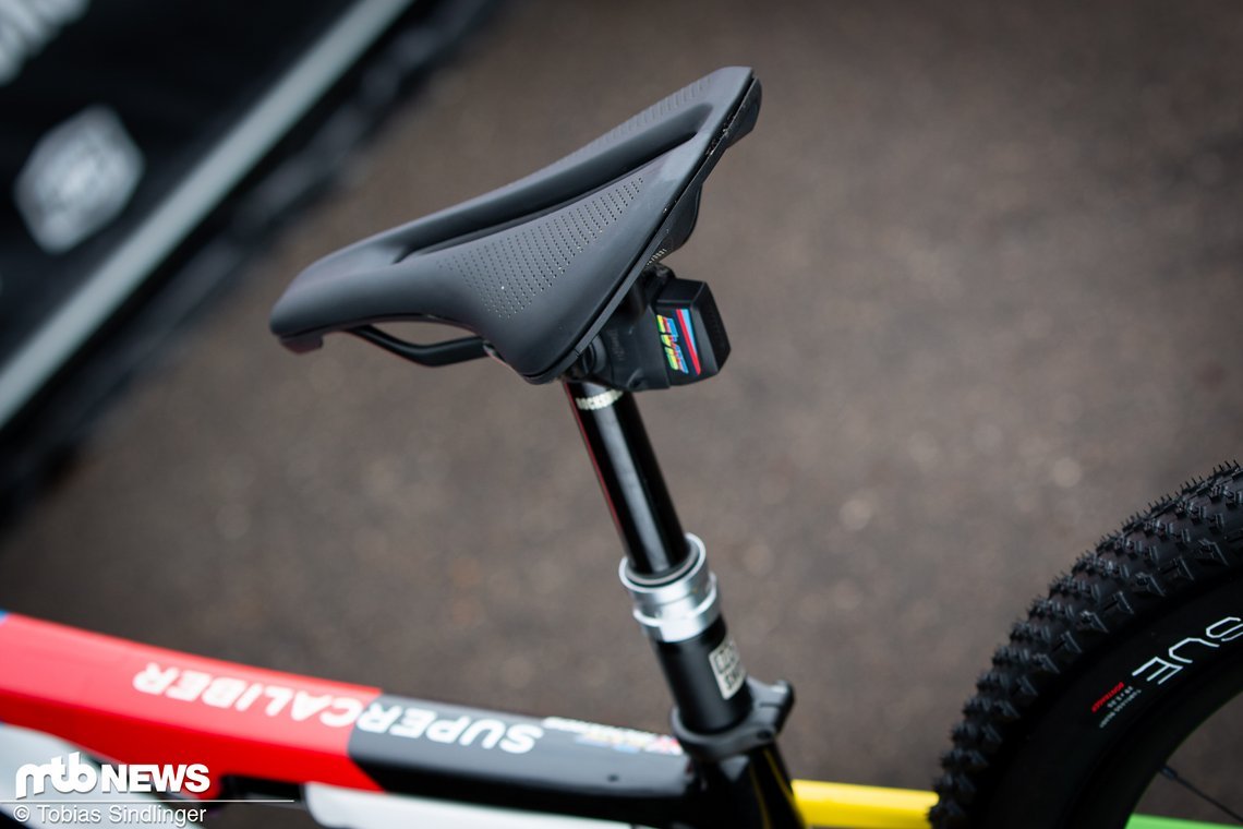 Auch am Rad von Evie Richards findet sich die AXS Reverb-Sattelstütze von SRAM wieder