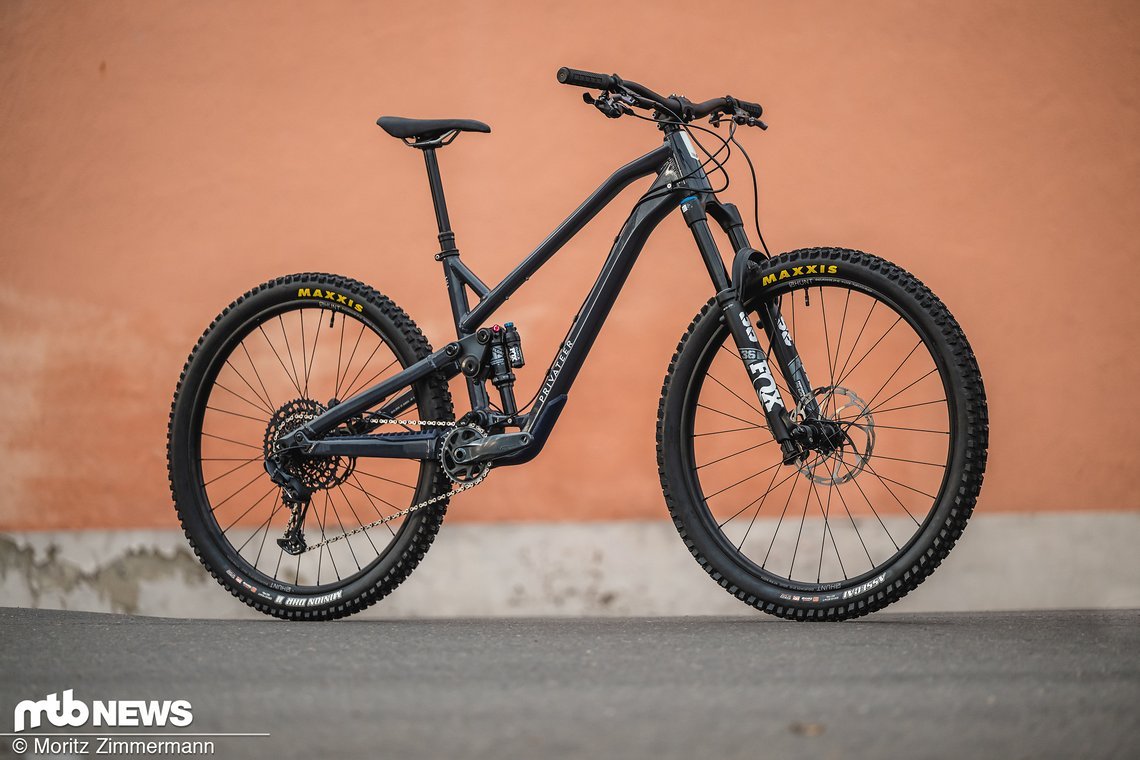 Das Privateer 141 verfügt über 150 mm Federweg vorn, 141 mm am Heck und 29"-Laufräder