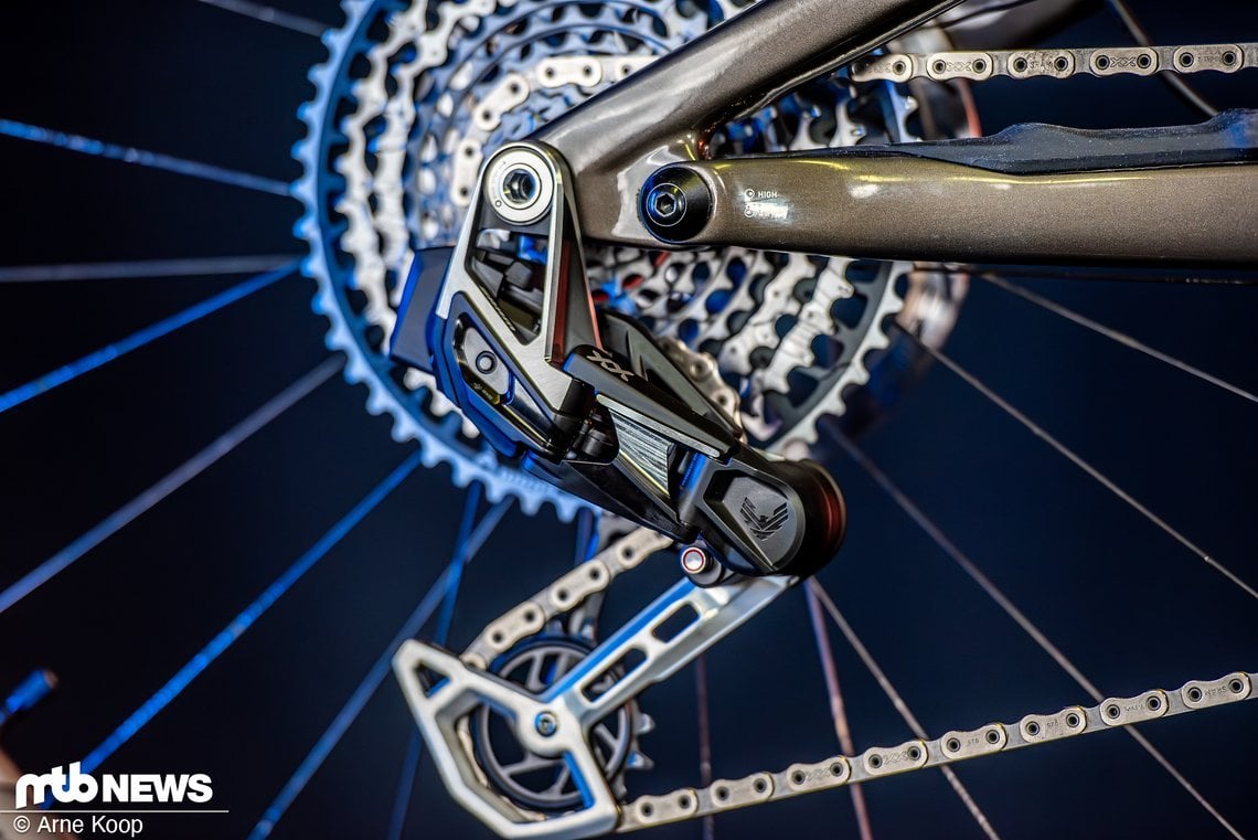 Shimano XTR vs SRAM Transmission-38