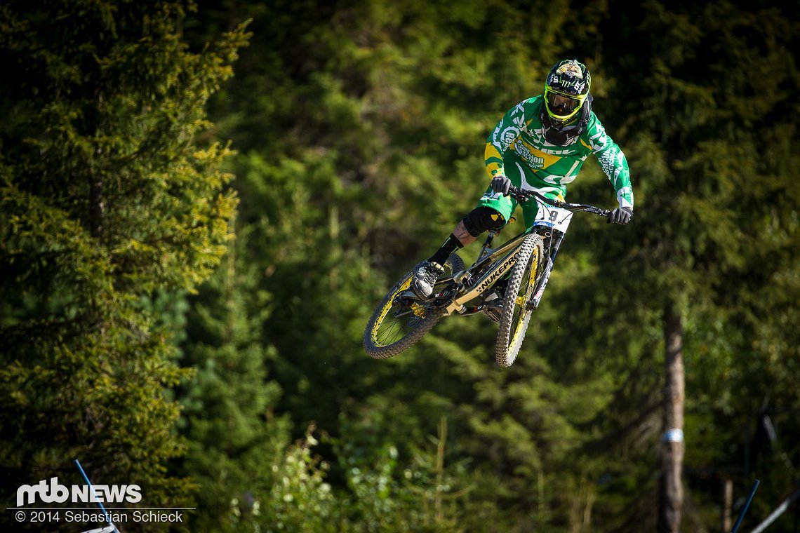 Sam Hill mit seinem goldenen Nukeproof - wird sein aufsteigender Trend anhalten?