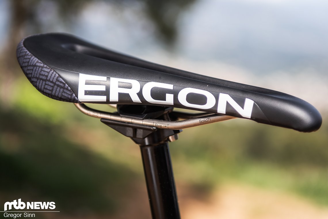 Einheitliche und ergonomisch abgestimmte Sättel und Griffe: Mit Produkten aus dem Hause Ergon haben wir die Kontaktpunkte zwischen Fahrer und Bike standardisiert.