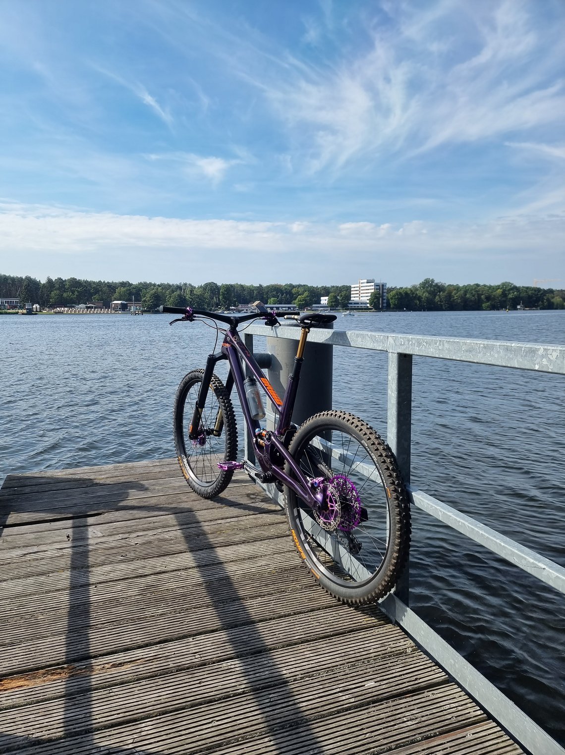 ... während am Heck ein Fox Float X2 Kashima verbaut ist
