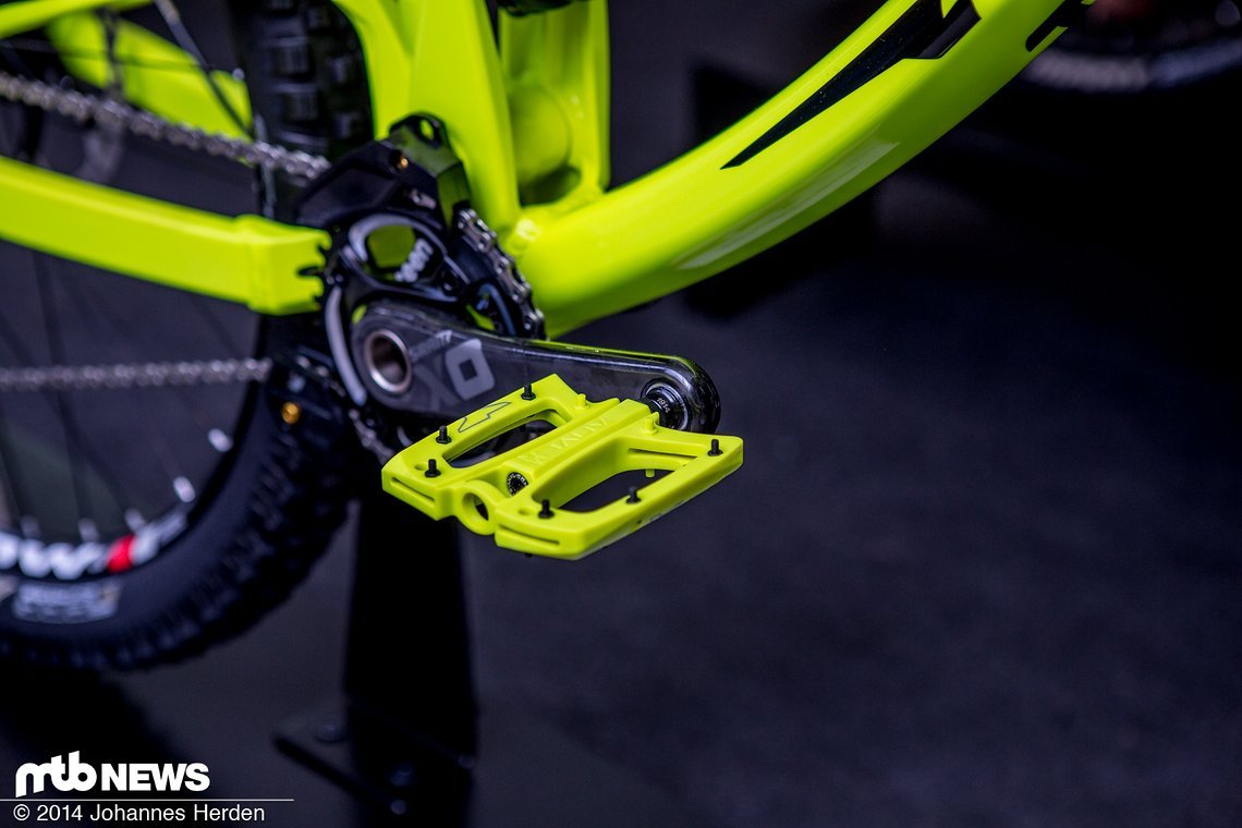 ...und mit PVC-Pedalen mit Metallpins