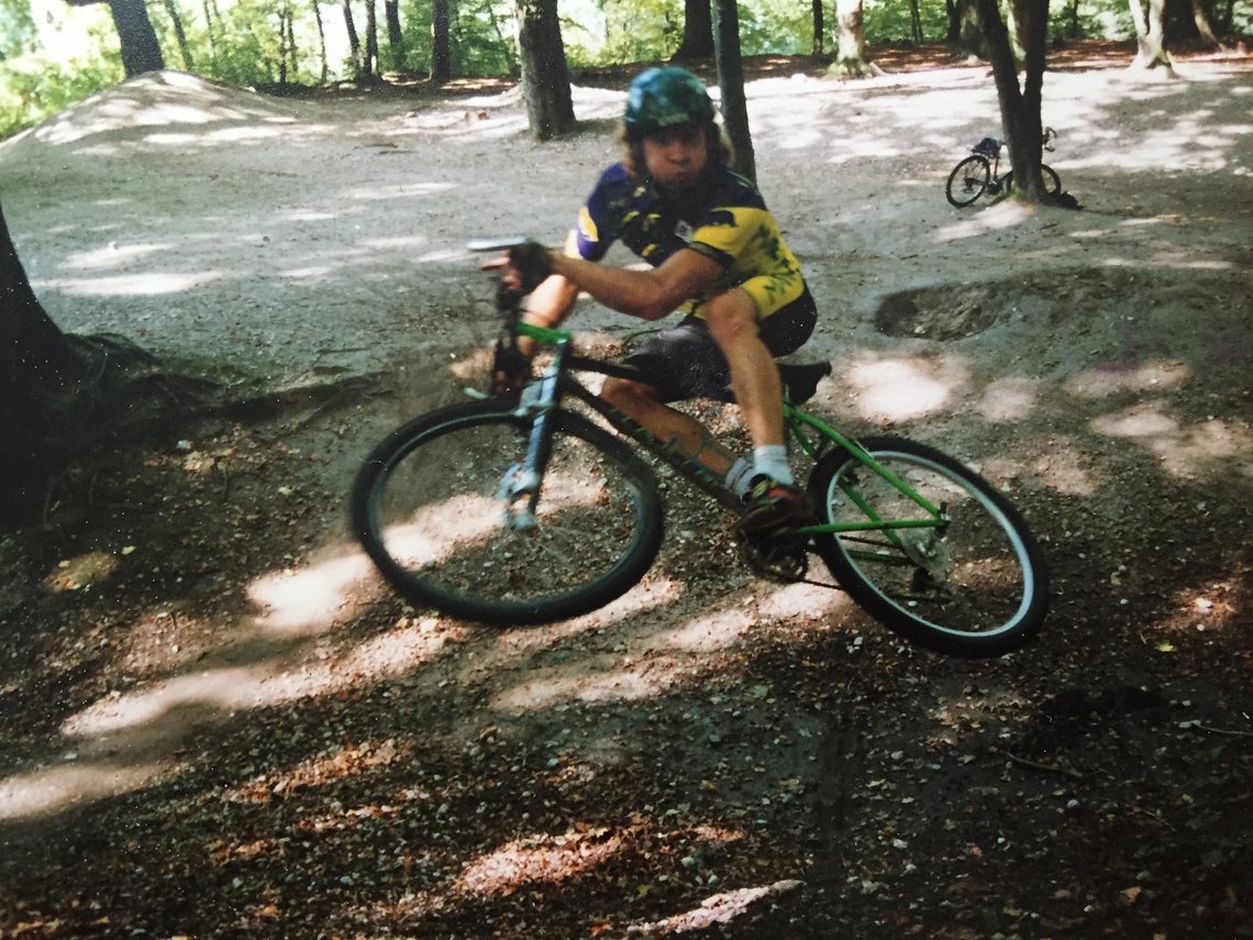 1993: Tabletop, Whip, voll aufgedrehter Style-Hahn auf dem XC-Bike.