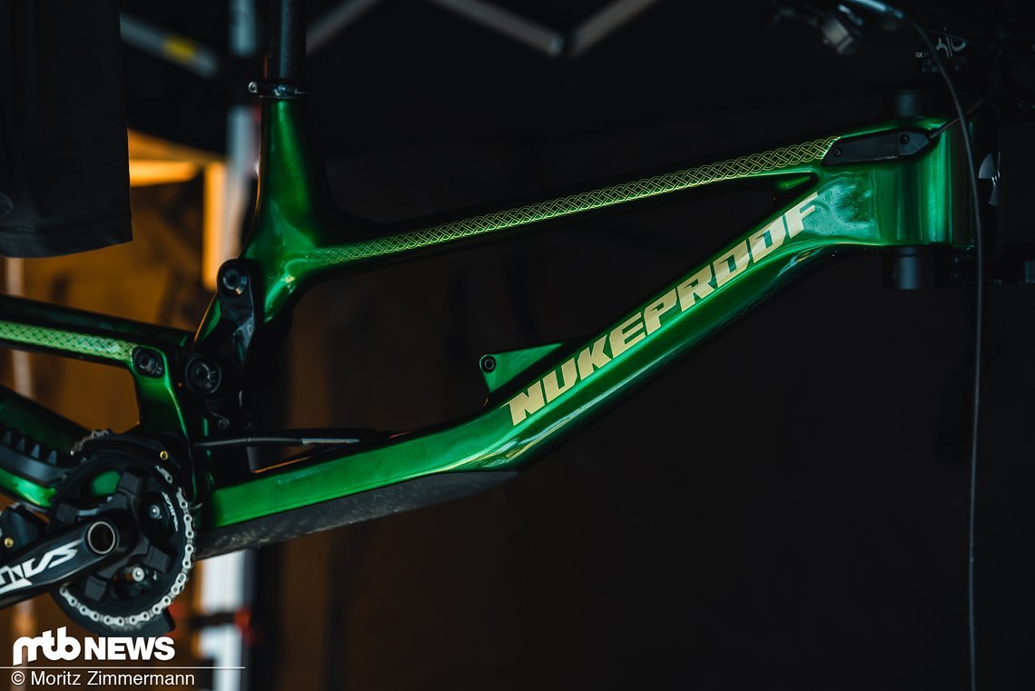 Ein Highlight, das zeitnahe in die Läden kommen sollte, ist das neue Nukeproof-Carbon-Downhillrad.