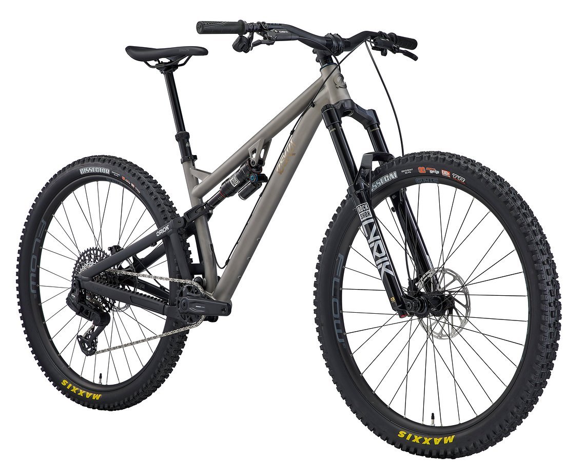 Esker bietet sowohl Rahmensets als auch Komplettbikes an.