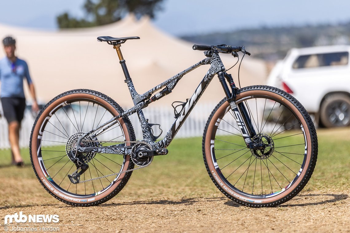 Proto-Lackierung am KTM Scarp Evo 3 des Singer KTM Racing Teams.
