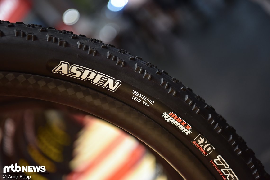 Es scheint Wirklichkeit zu werden. Auf dem Maxxis Aspen-Reifen prangt gut sichtbar die 32. Diese steht für 32".