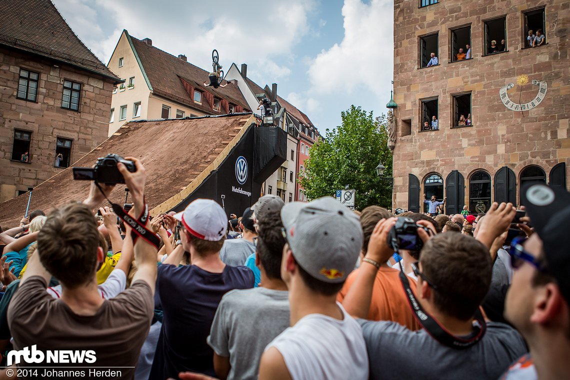 Tuck Nohand Frontflip am Step Up von Nicholi Rogatkin