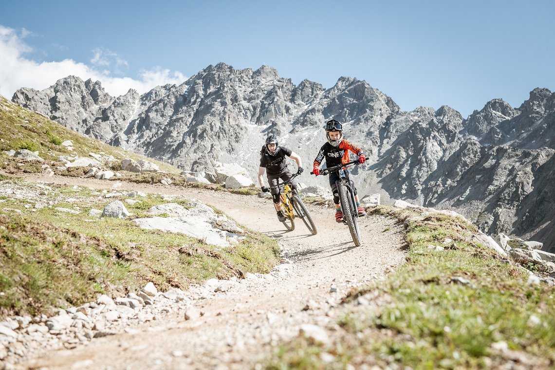 Beeindruckende Bergkulisse gibt es kostenlos obendrauf