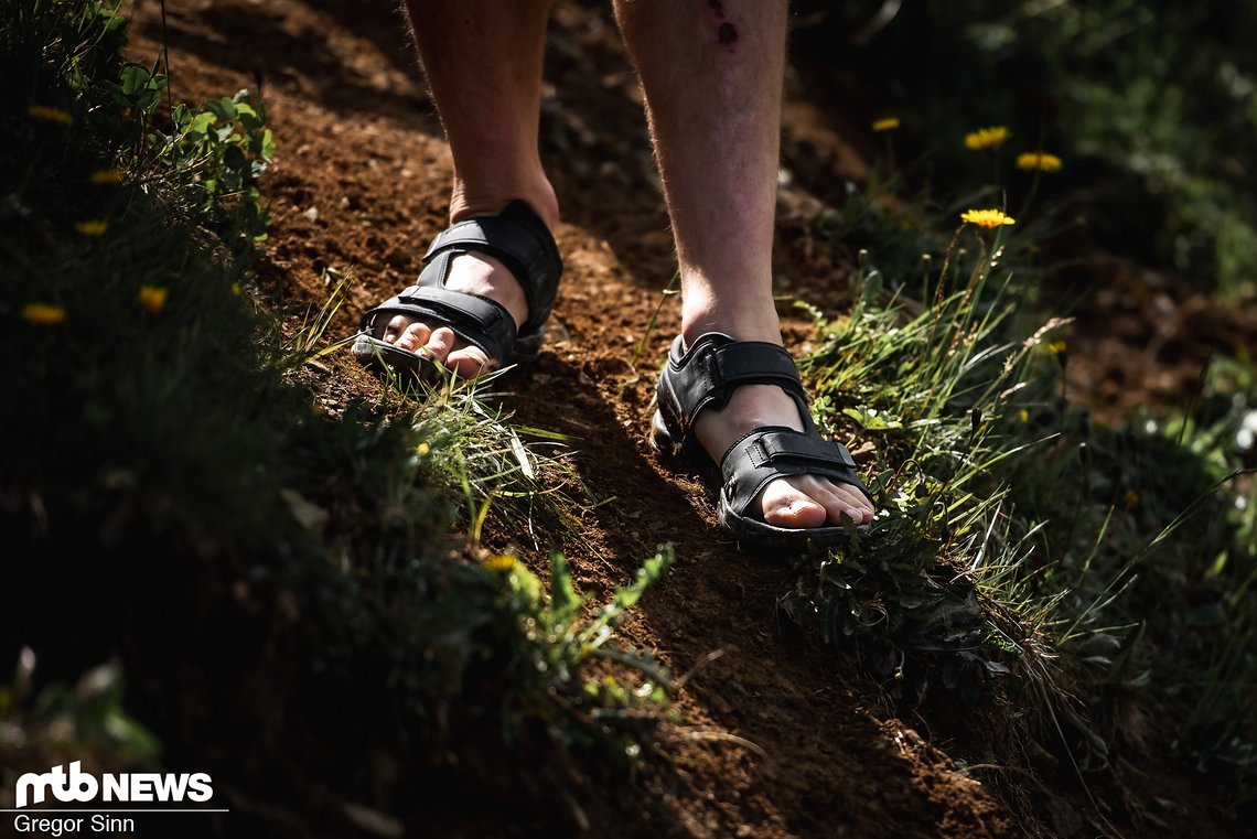 … und war beim Track Walk selbstverständlich in Sandalen unterwegs.