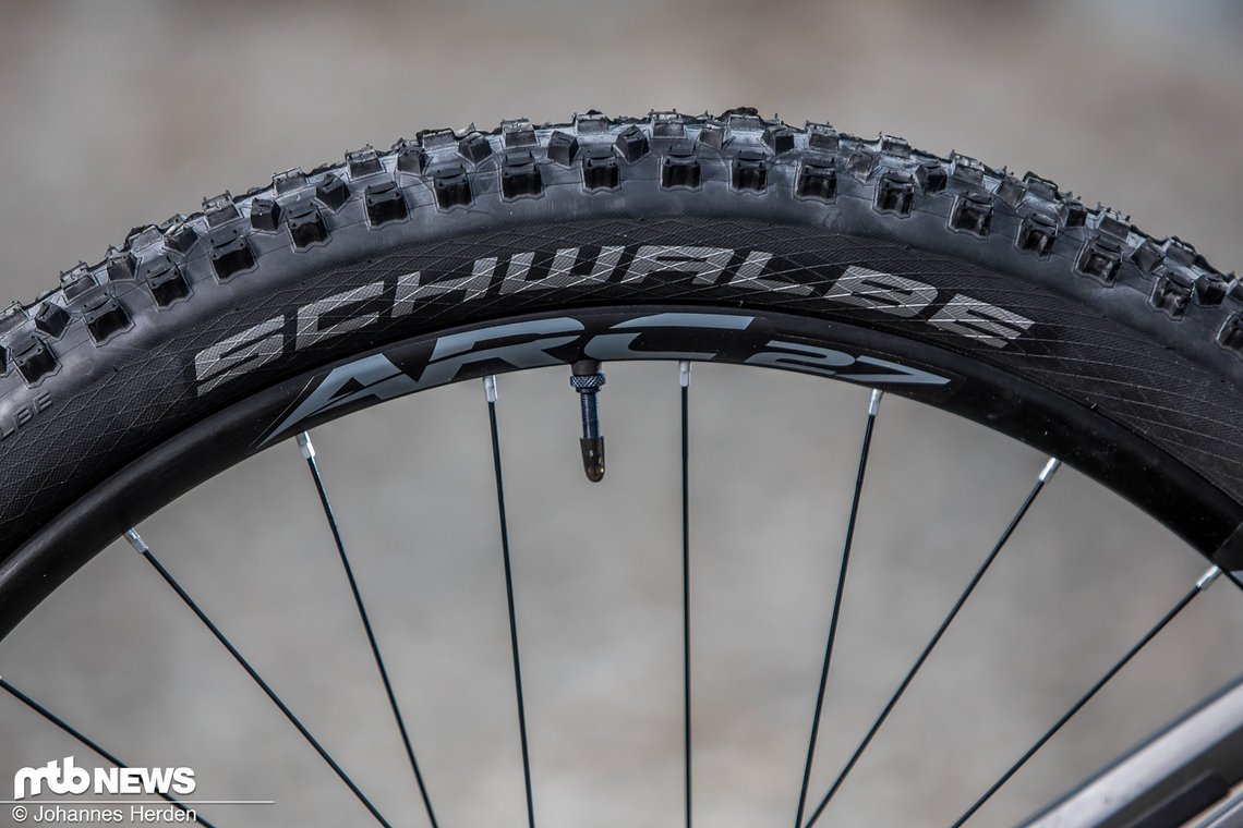 Die Laufräder mit Race Face ARC 27 Felgen hinterlassen im Test einen ordentlichen Eindruck