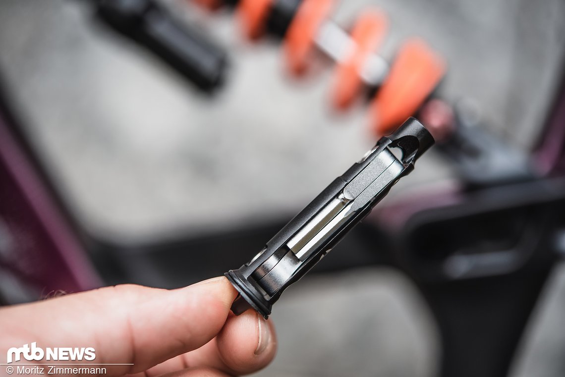 Das in den Rahmen integrierte Multitool ist wahrlich gelungen.